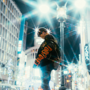 美女脱掉内裤让男人插射视频
