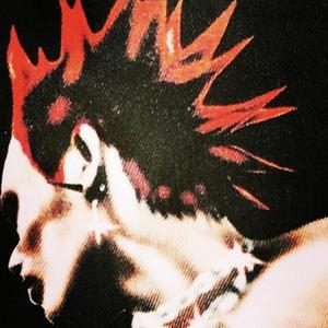 美女脱掉内裤让男人插射视频
