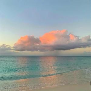 美女脱掉内裤让男人插射视频
