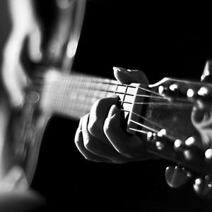 美女脱掉内裤让男人插射视频
