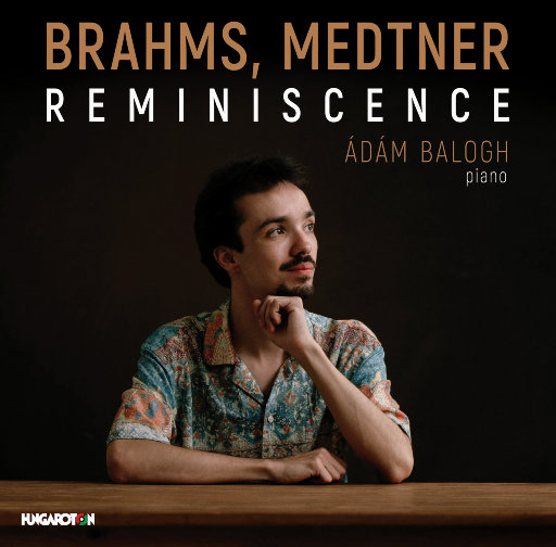 美女脱掉内裤让男人插射视频
